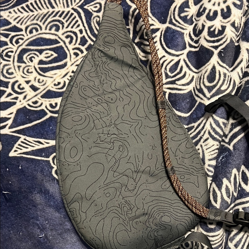 KAVU Green Sling Bag - Picture 3 of 3